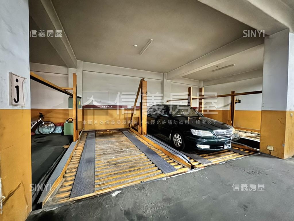 近文華高中次頂樓採光美宅房屋室內格局與周邊環境