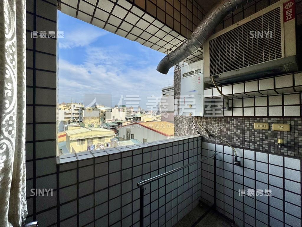 近文華高中次頂樓採光美宅房屋室內格局與周邊環境