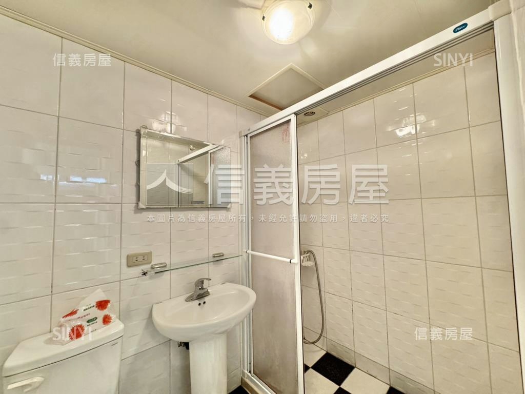 近文華高中次頂樓採光美宅房屋室內格局與周邊環境