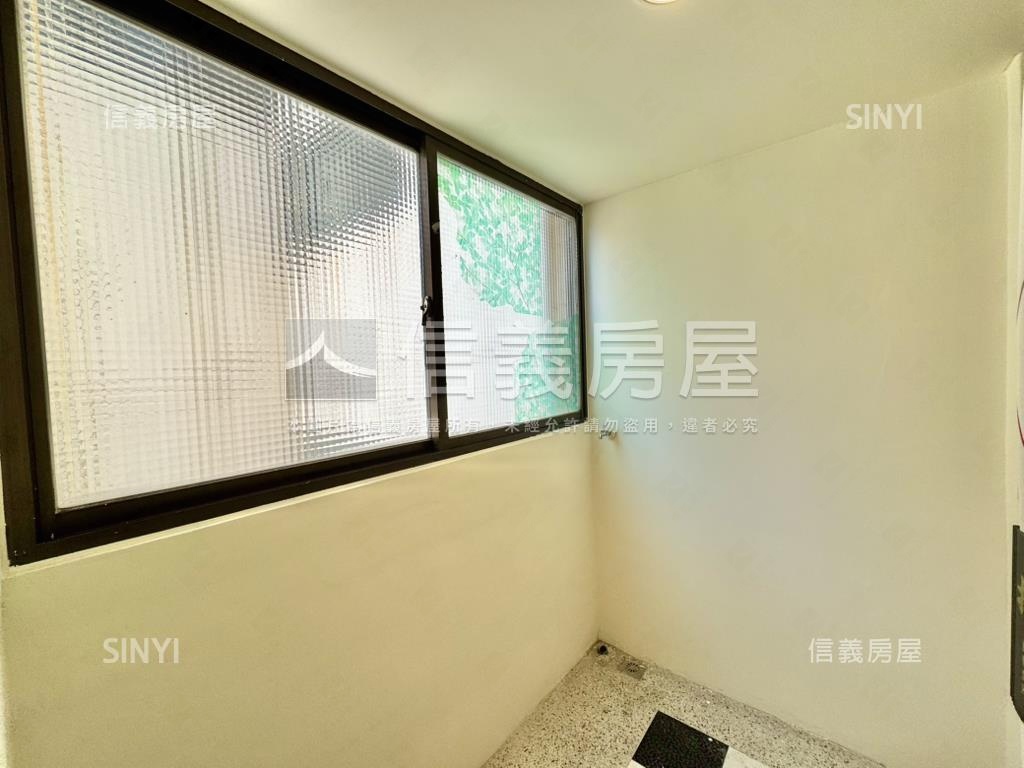 近文華高中次頂樓採光美宅房屋室內格局與周邊環境