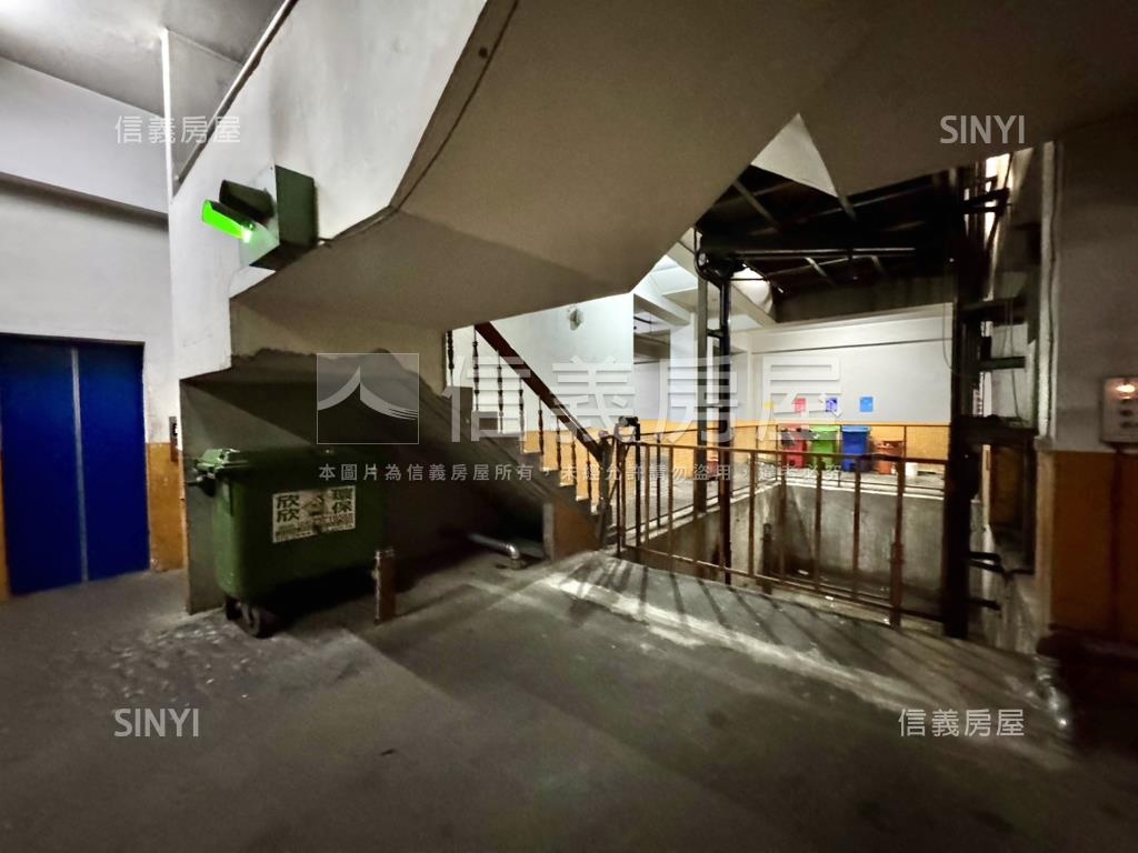 近文華高中次頂樓採光美宅房屋室內格局與周邊環境