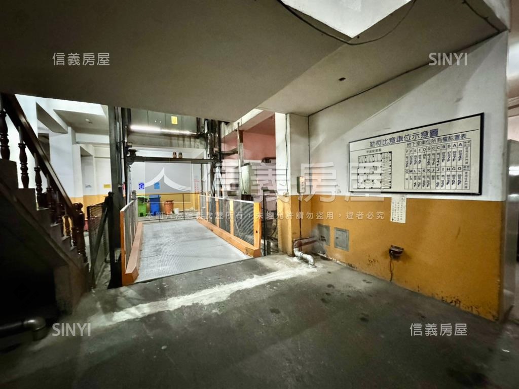 近文華高中次頂樓採光美宅房屋室內格局與周邊環境