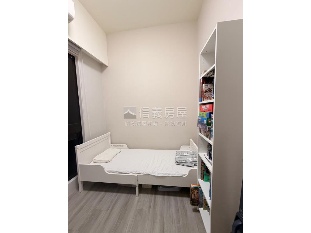 兩房屋況精美有陽台房屋室內格局與周邊環境