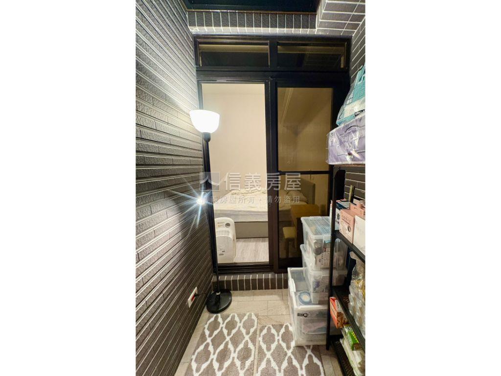 兩房屋況精美有陽台房屋室內格局與周邊環境