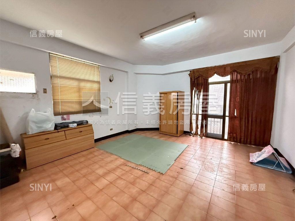 東區裕農路角窗透店房屋室內格局與周邊環境