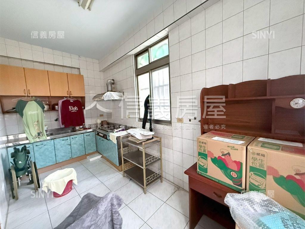 東區裕農路角窗透店房屋室內格局與周邊環境