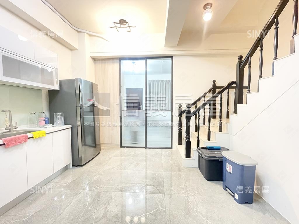 專任近成功商圈臨路別墅房屋室內格局與周邊環境