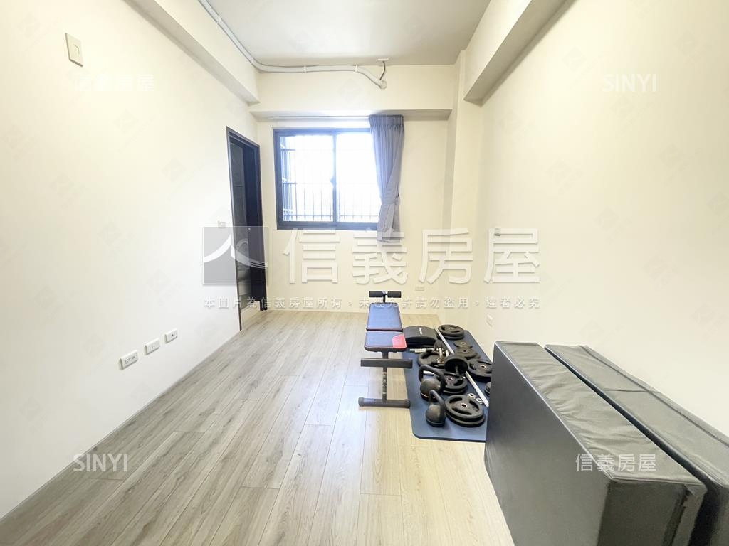 專任近成功商圈臨路別墅房屋室內格局與周邊環境