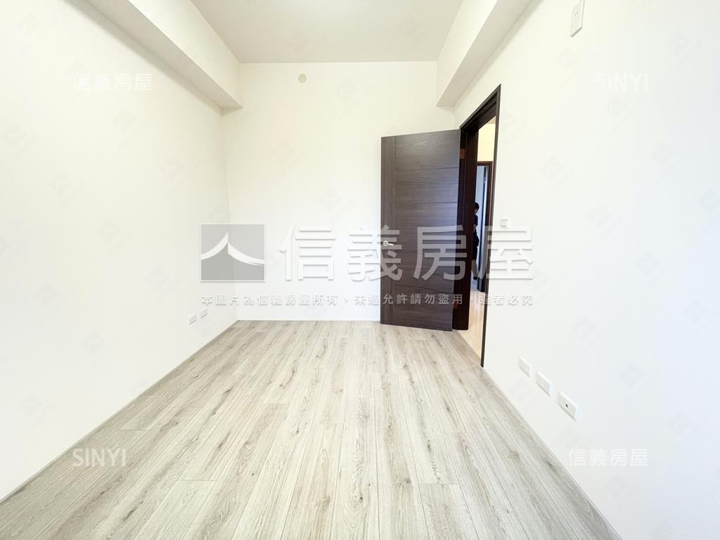 專任近成功商圈臨路別墅房屋室內格局與周邊環境