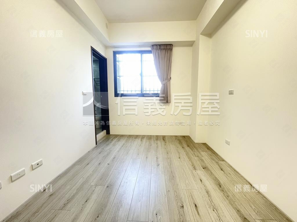 專任近成功商圈臨路別墅房屋室內格局與周邊環境