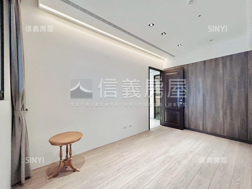 世界之匯高樓裝潢雙大平車房屋室內格局與周邊環境