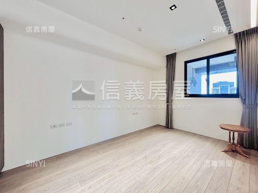 世界之匯高樓裝潢雙大平車房屋室內格局與周邊環境