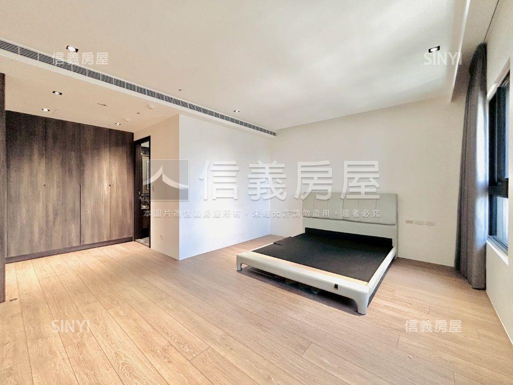 世界之匯高樓裝潢雙大平車房屋室內格局與周邊環境
