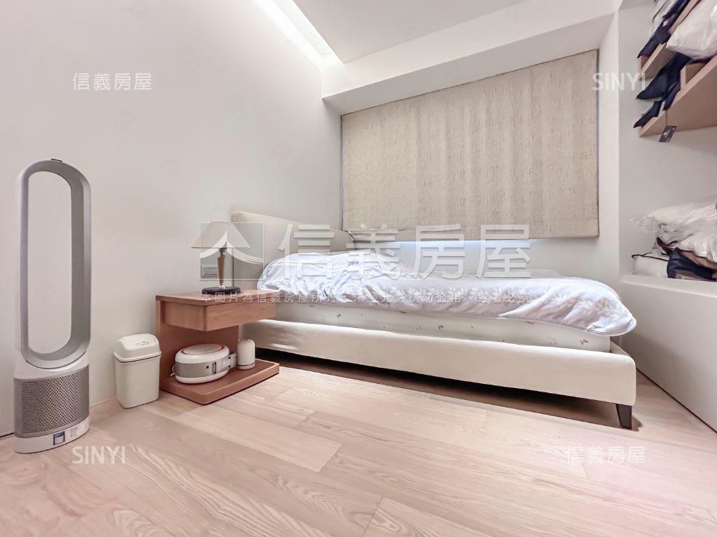 專任昇陽Ｇｒａｎｄ層峰房屋室內格局與周邊環境