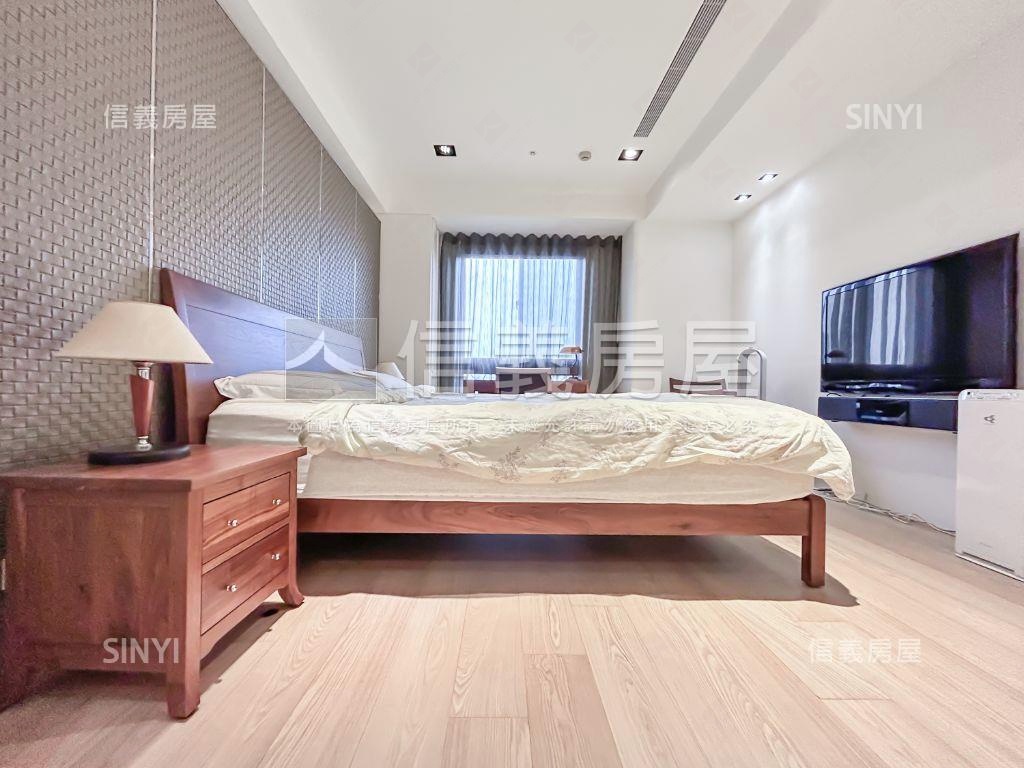 專任昇陽Ｇｒａｎｄ層峰房屋室內格局與周邊環境