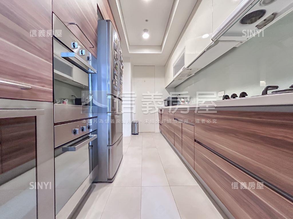 專任昇陽Ｇｒａｎｄ層峰房屋室內格局與周邊環境