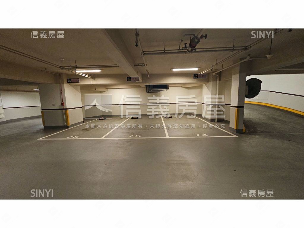 專任昇陽Ｇｒａｎｄ層峰房屋室內格局與周邊環境