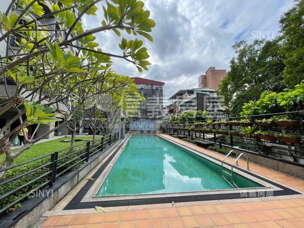 專任昇陽Ｇｒａｎｄ層峰房屋室內格局與周邊環境