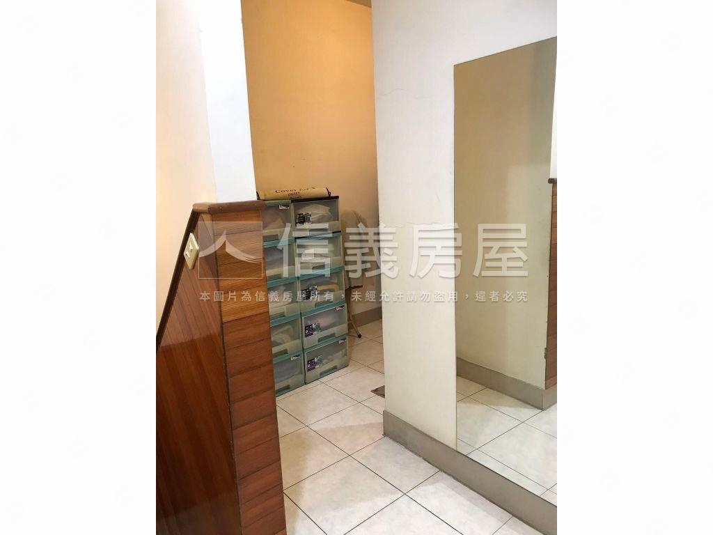 唭哩岸捷運透天房屋室內格局與周邊環境