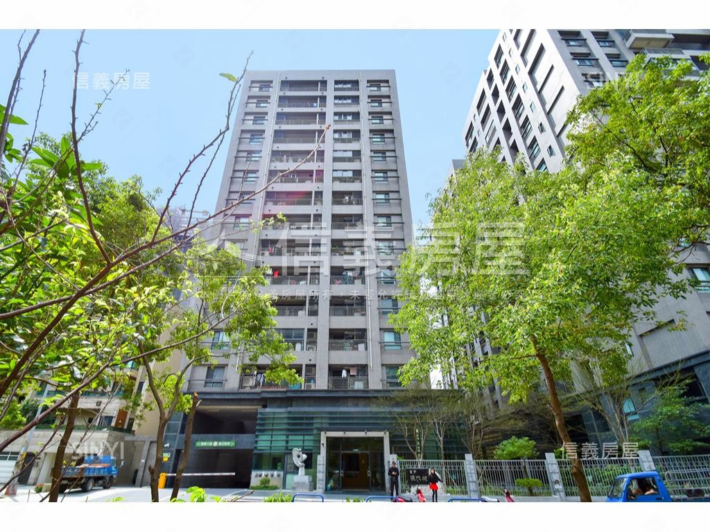 現代城１樓挑高大空間房屋室內格局與周邊環境