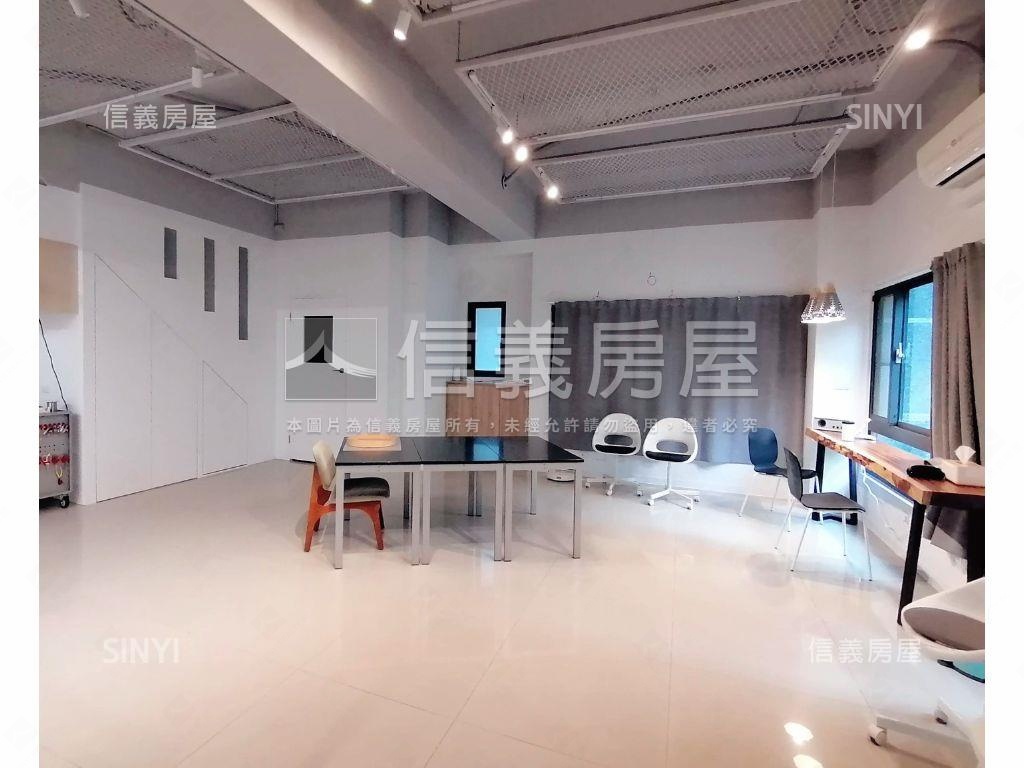 現代城１樓挑高大空間房屋室內格局與周邊環境