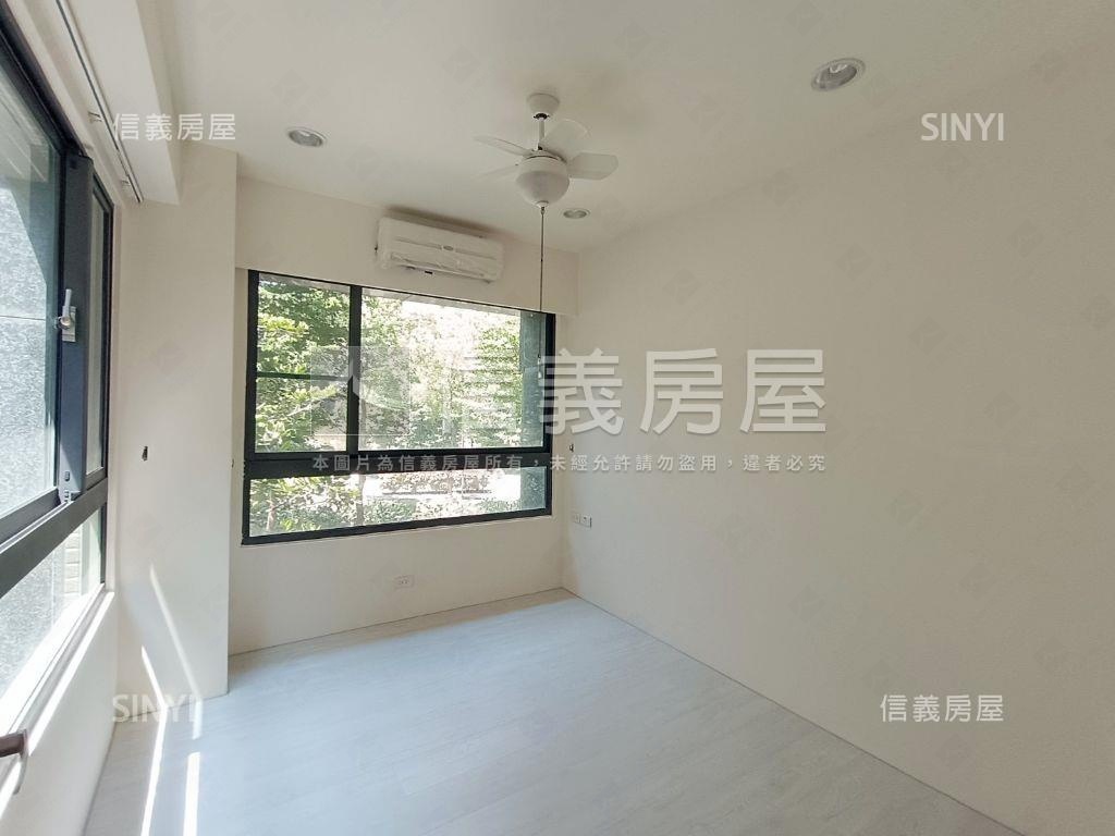 現代城１樓挑高大空間房屋室內格局與周邊環境