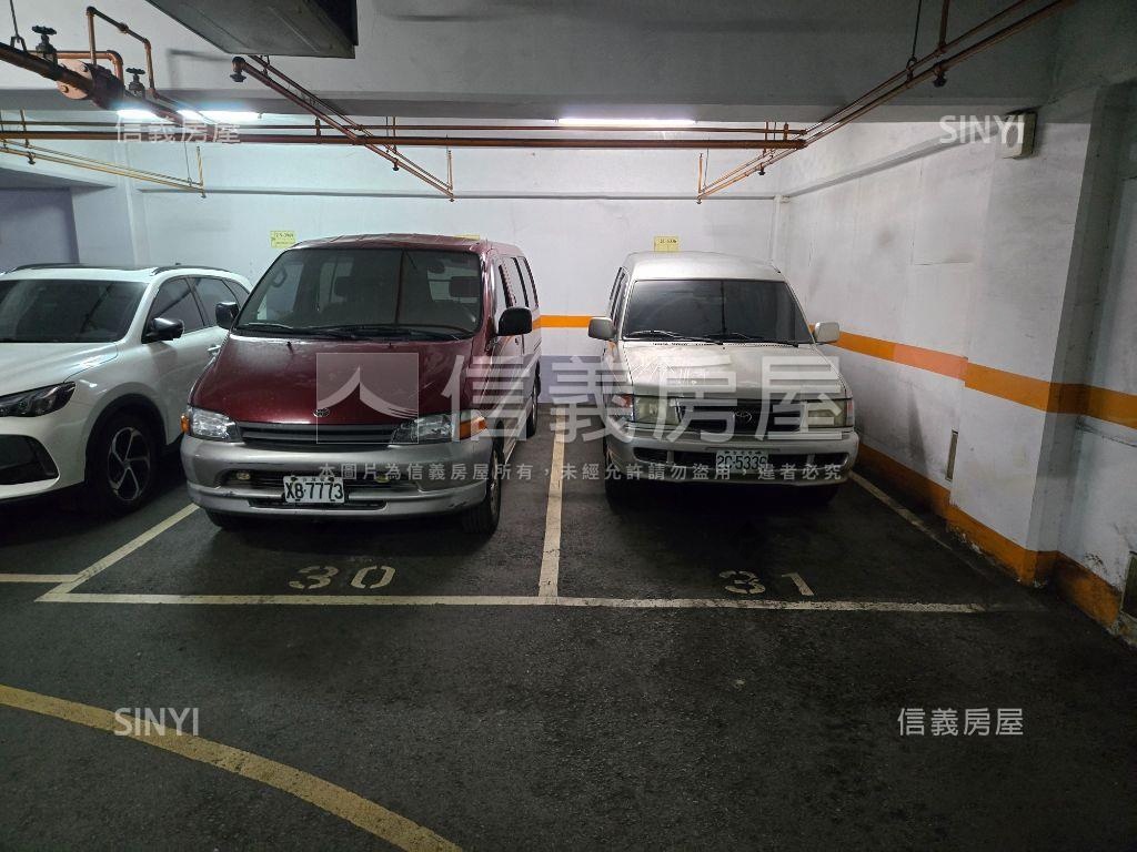 高科大．大面寬質感雙店面房屋室內格局與周邊環境
