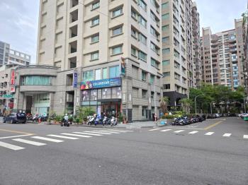 高科大．大面寬質感雙店面