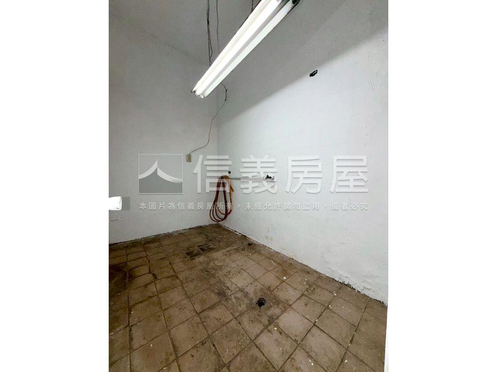 面寬有貨梯乙工透天廠辦房屋室內格局與周邊環境