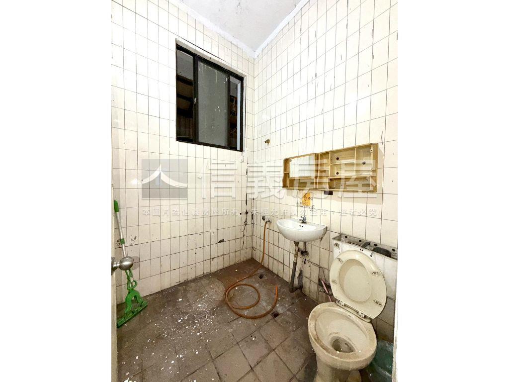 面寬有貨梯乙工透天廠辦房屋室內格局與周邊環境