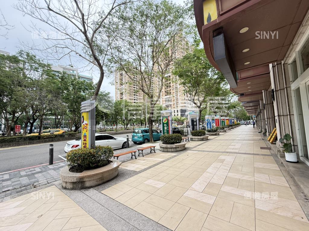 高鐵區文興路稀有店面房屋室內格局與周邊環境