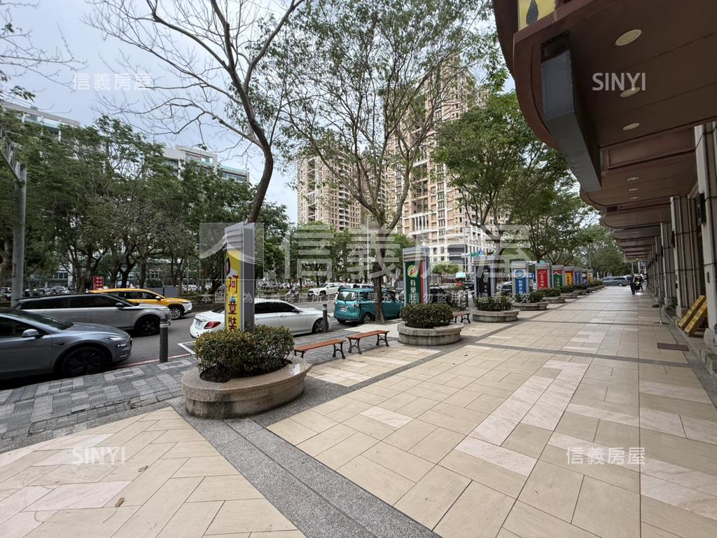 高鐵區文興路稀有店面房屋室內格局與周邊環境