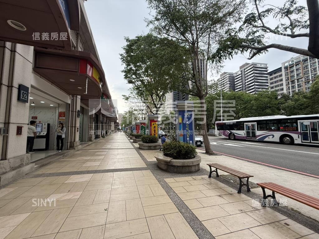 高鐵區文興路稀有店面房屋室內格局與周邊環境