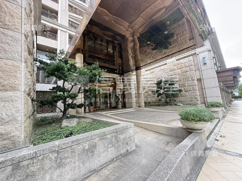 高鐵區文興路稀有店面房屋室內格局與周邊環境