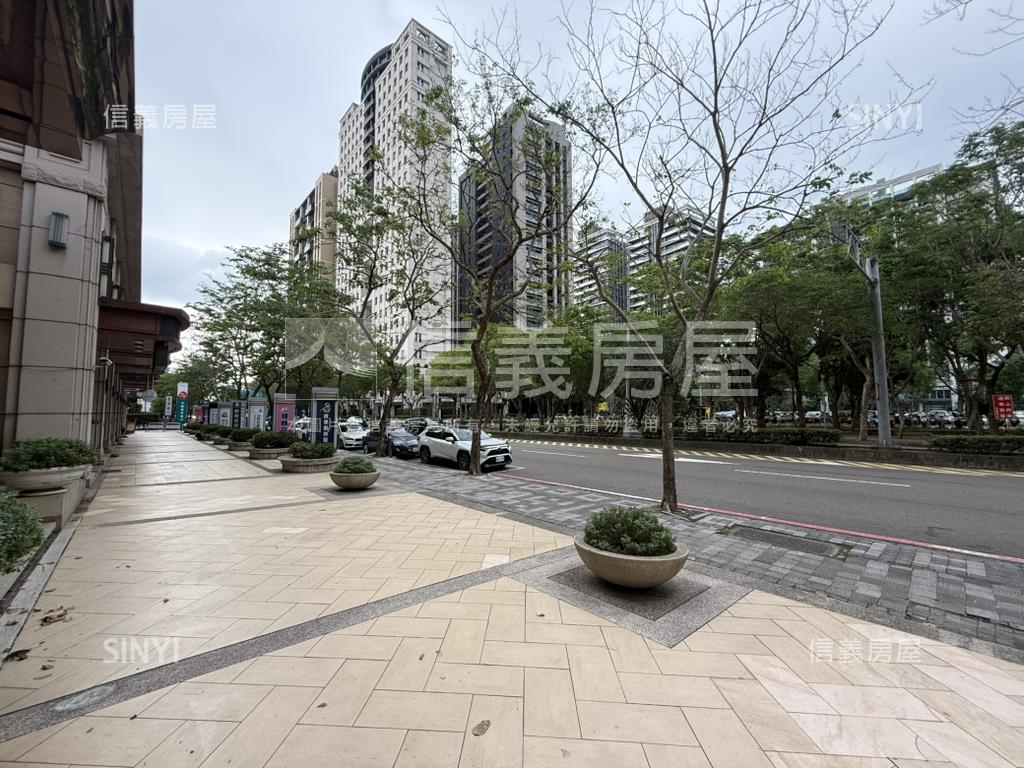 高鐵區文興路稀有店面房屋室內格局與周邊環境