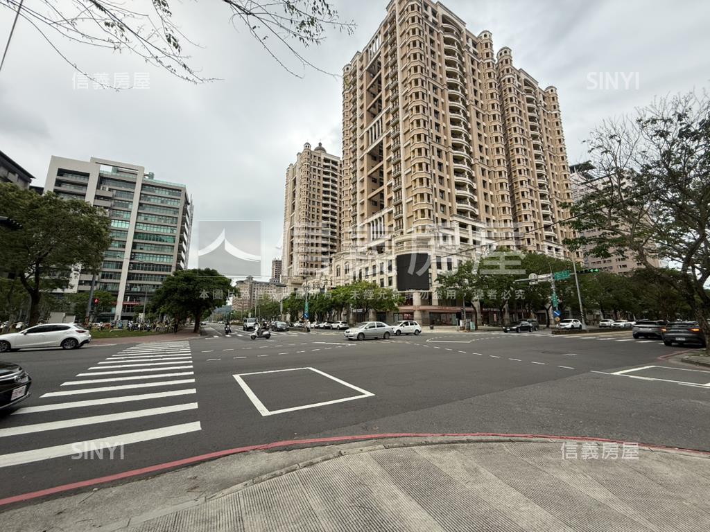 高鐵區文興路稀有店面房屋室內格局與周邊環境