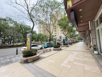 高鐵區文興路稀有店面