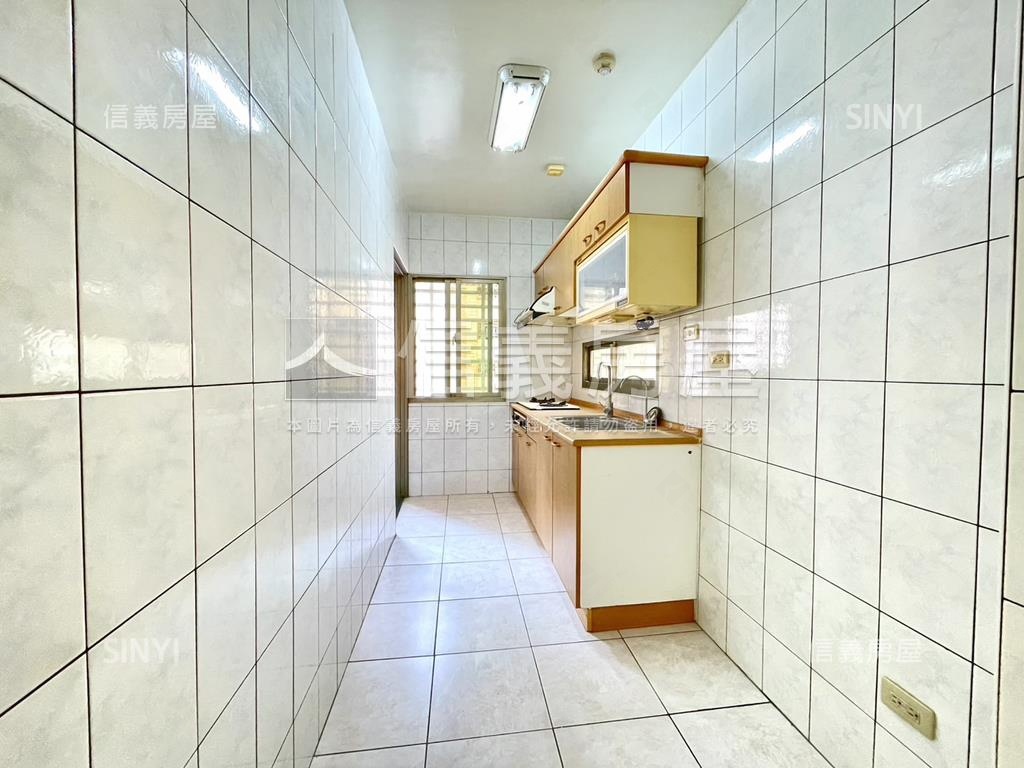 文山特區精美正三房車位房屋室內格局與周邊環境