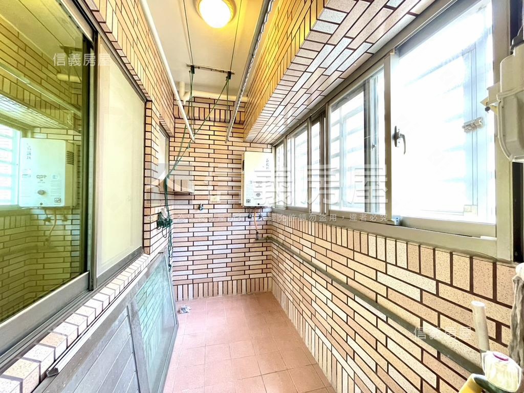 文山特區精美正三房車位房屋室內格局與周邊環境