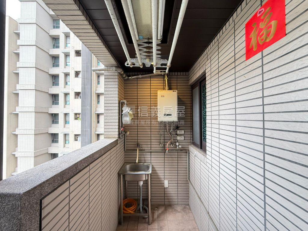 南崁京澄靖朗三房車位房屋室內格局與周邊環境