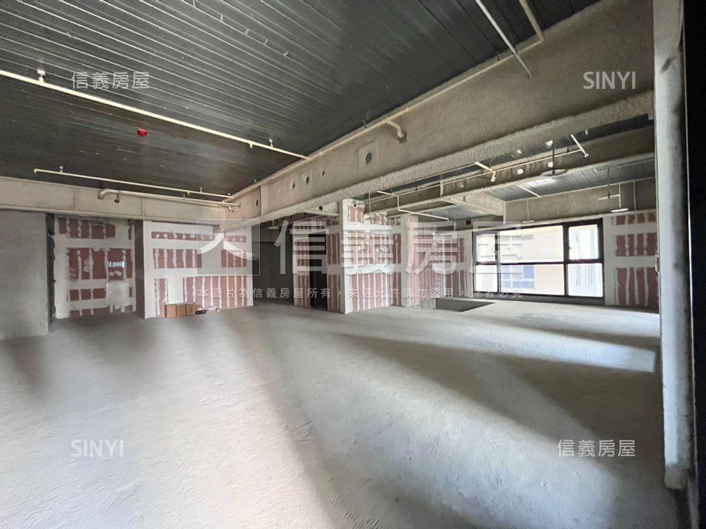 台中帝寶秋紅谷旁高樓視野房屋室內格局與周邊環境