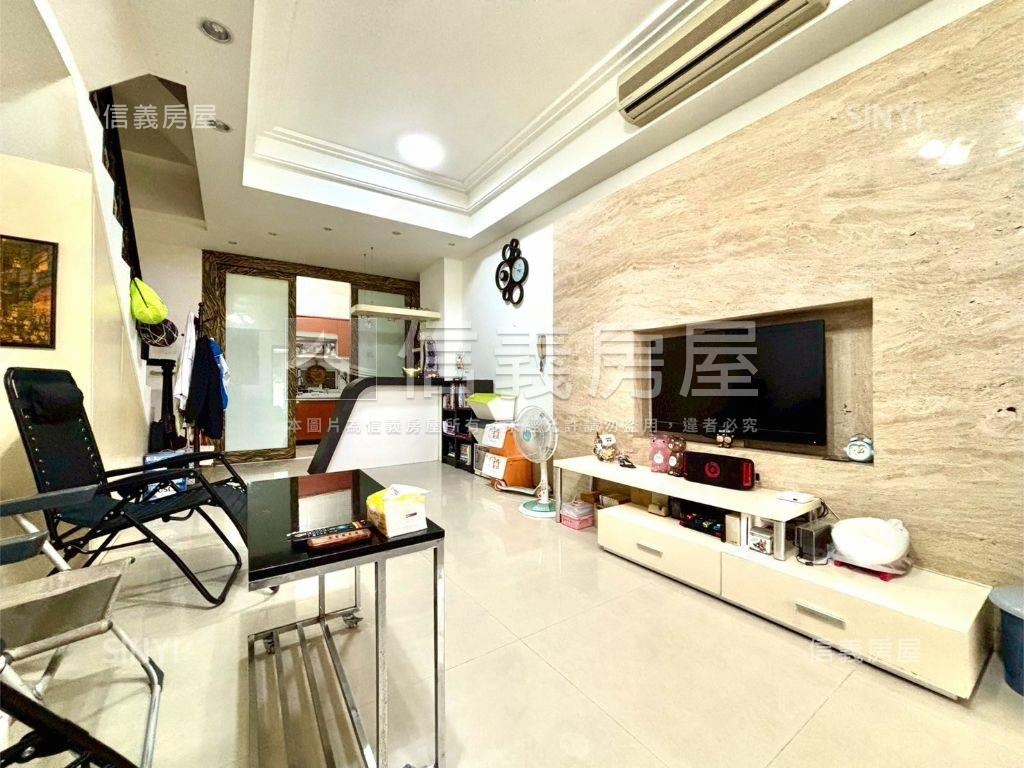 近十三期震後臨路透天房屋室內格局與周邊環境