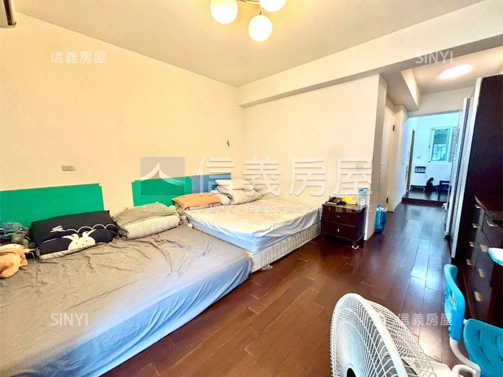 近十三期震後臨路透天房屋室內格局與周邊環境
