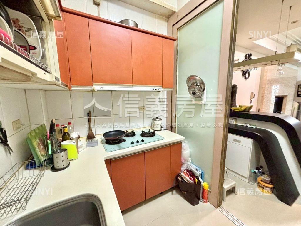 近十三期震後臨路透天房屋室內格局與周邊環境