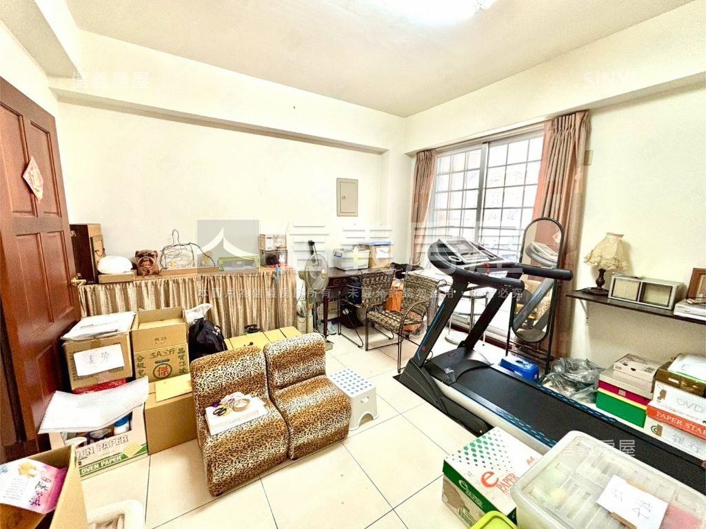 近十三期震後臨路透天房屋室內格局與周邊環境