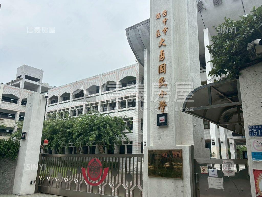 近十三期震後臨路透天房屋室內格局與周邊環境