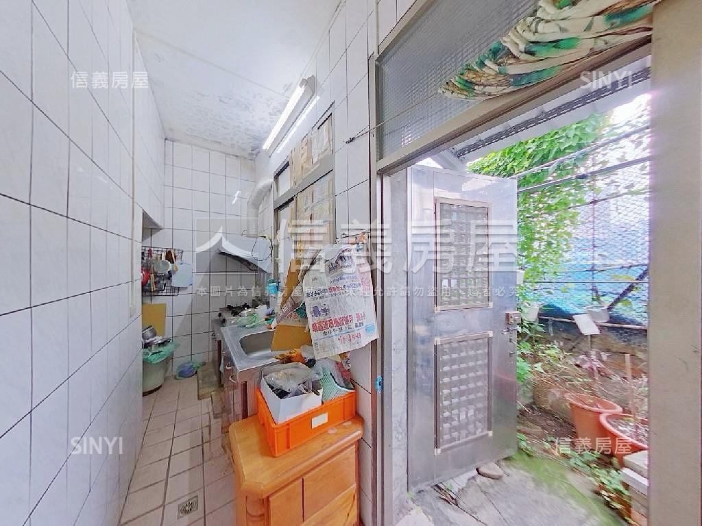 河畔旁臨路透天房屋室內格局與周邊環境