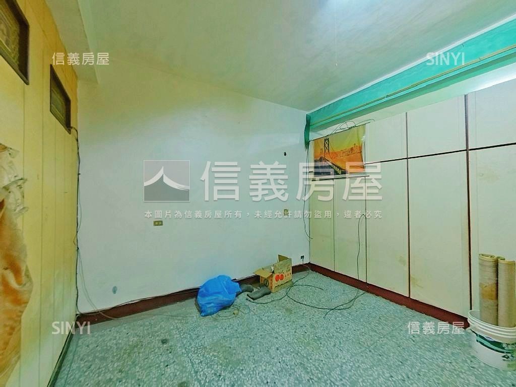 河畔旁臨路透天房屋室內格局與周邊環境