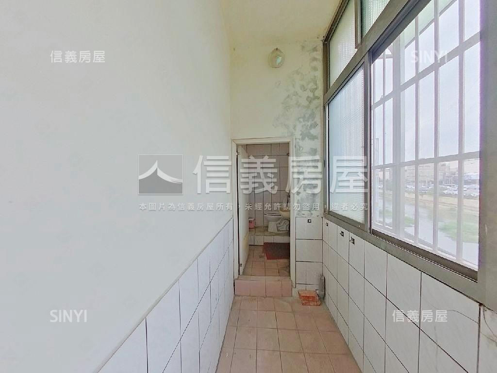 河畔旁臨路透天房屋室內格局與周邊環境