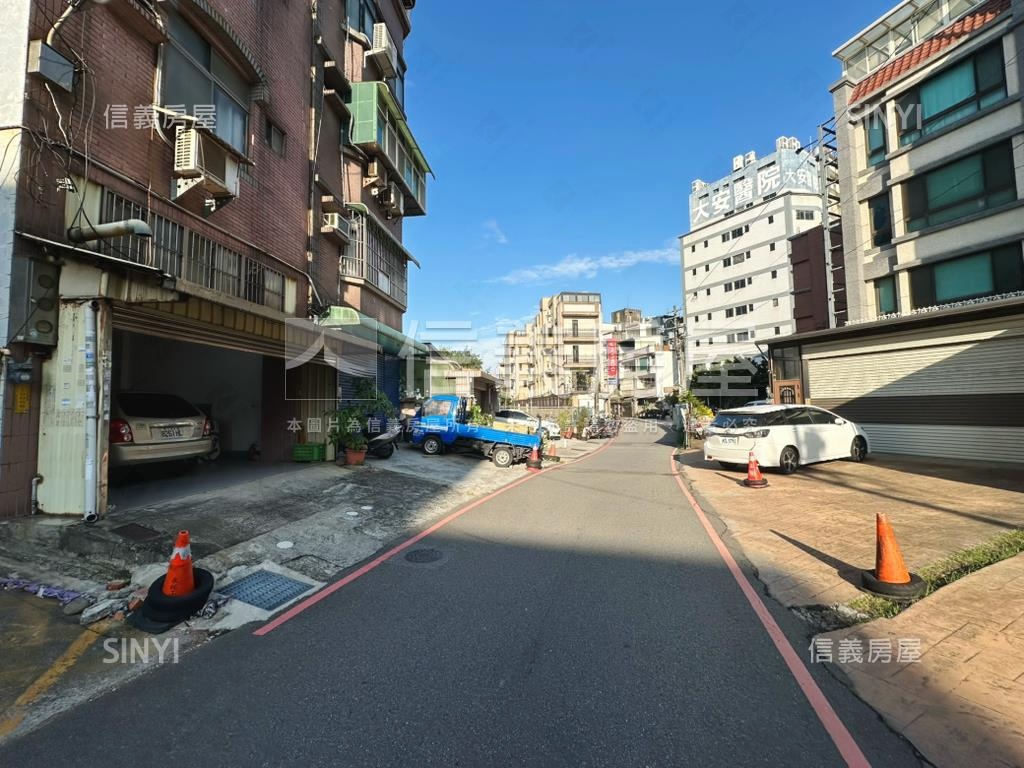 河畔旁臨路透天房屋室內格局與周邊環境